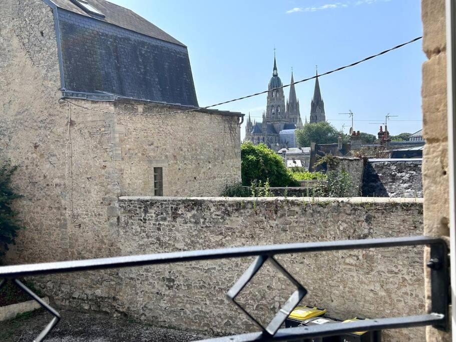 Le Cocon Bayeusain X Parking By Melrose Bayeux Luaran gambar